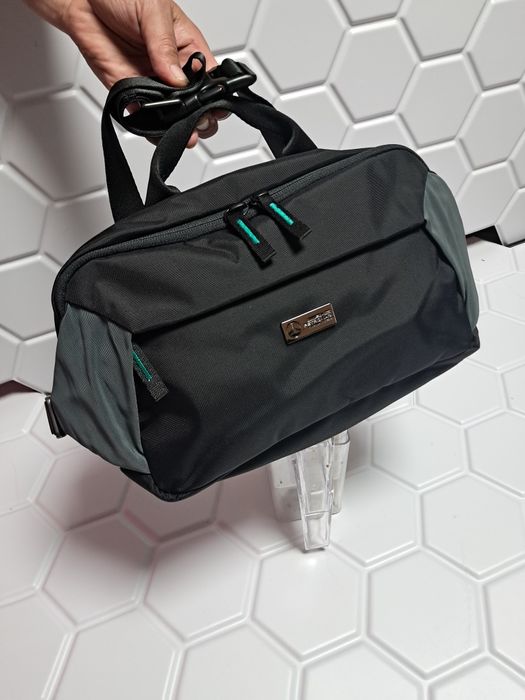 Сумка через пличе AMG Mercedes F1 team з США нова