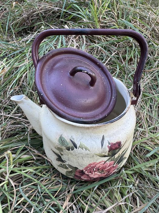 Продам чайник емальований