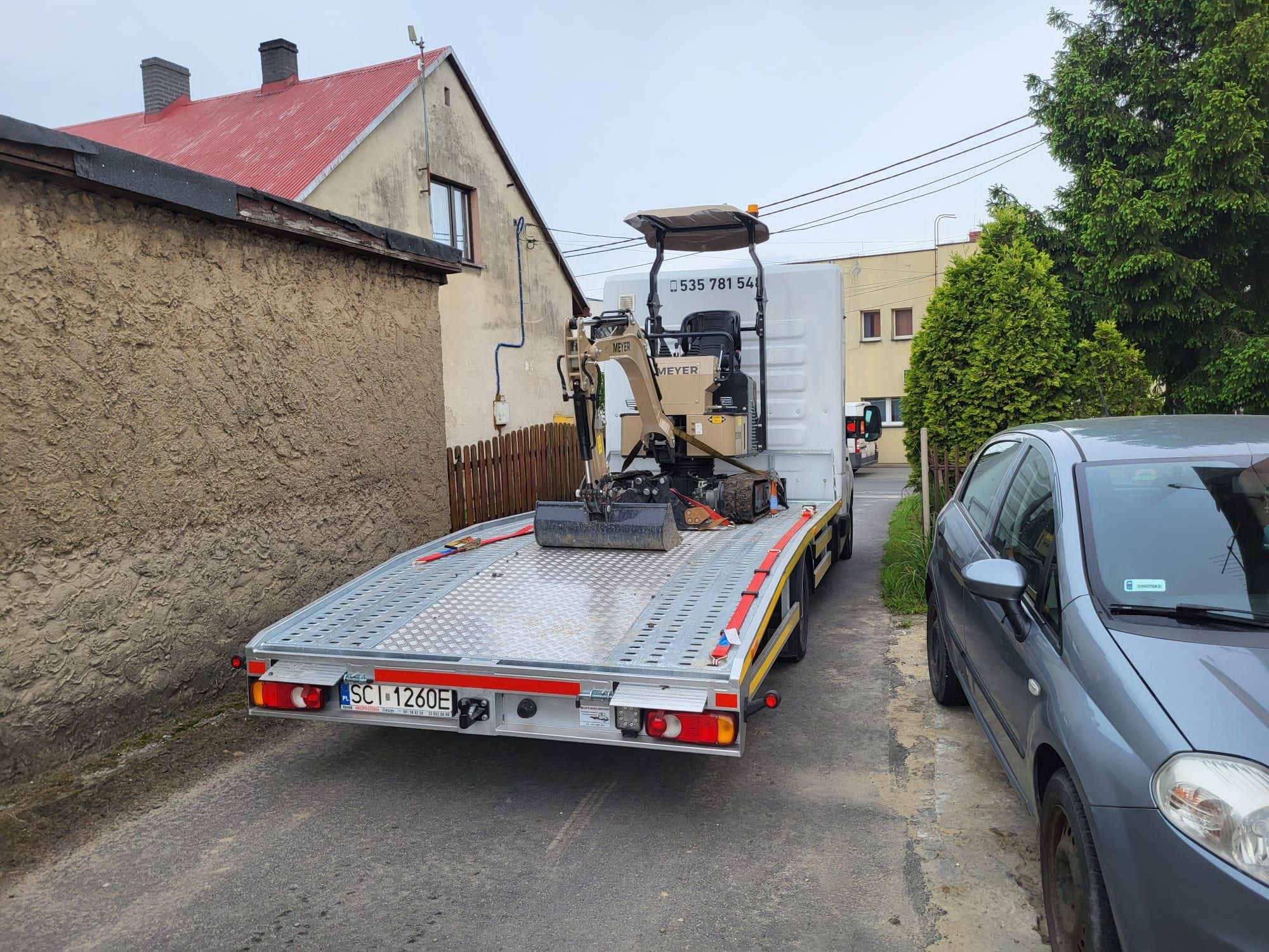 Wynajem minikoparki z transportem