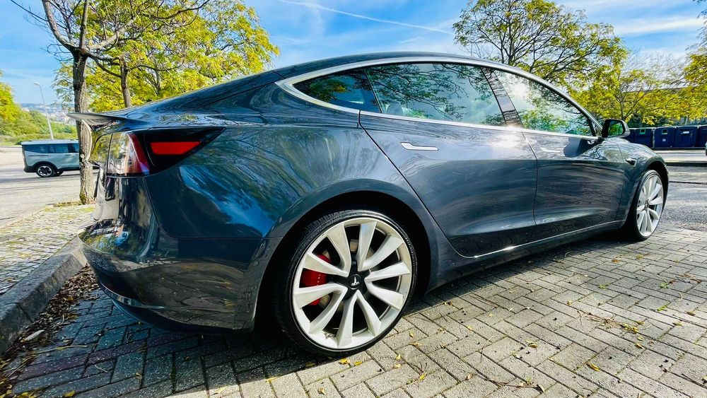TESLA MODEL 3 PERFORMANCE