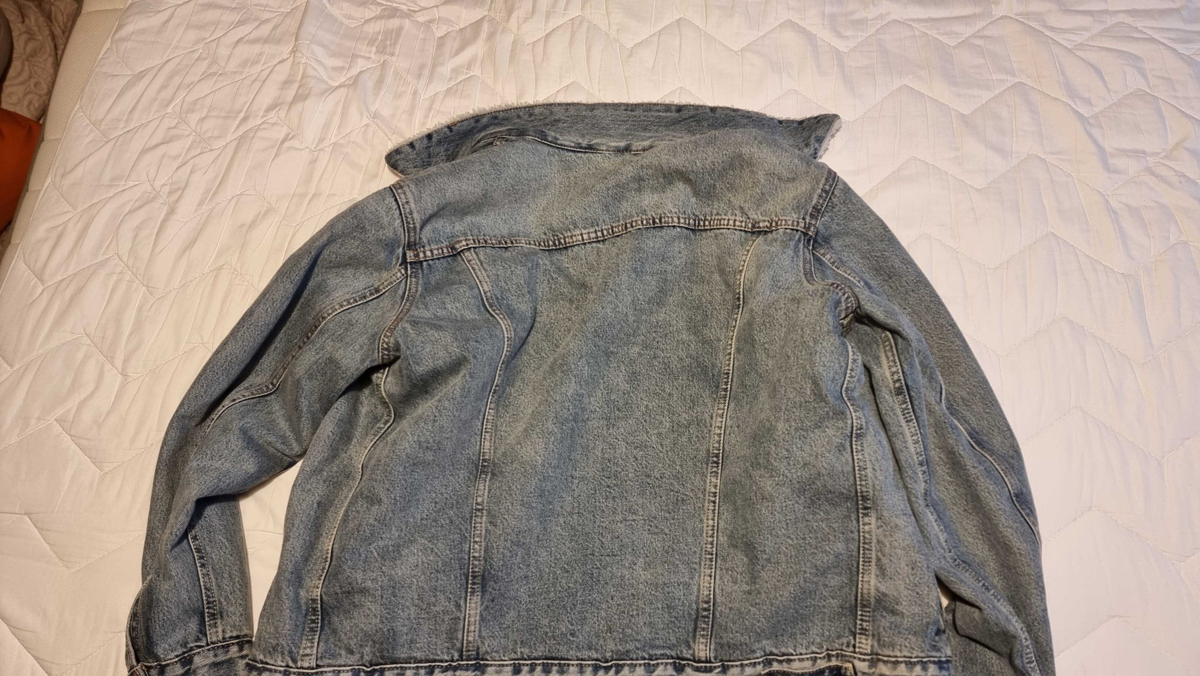 Nowa kurtka jeansowa Levis w rozmiarze L ocieplana
