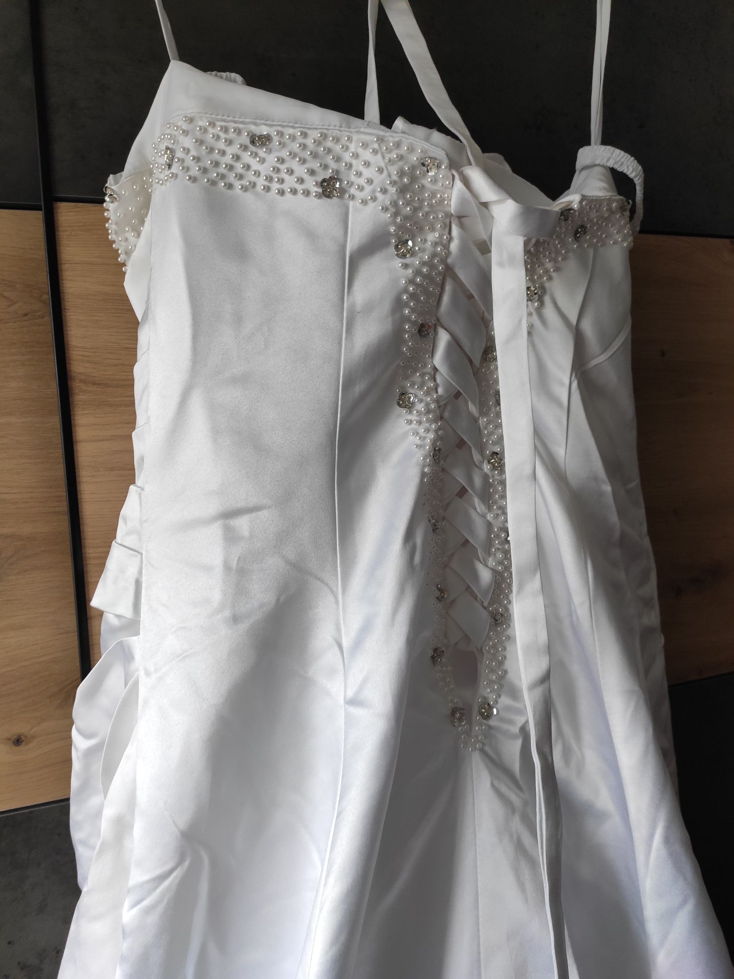 Suknia ślubna biała perełki tren uniwersalna wysyłka