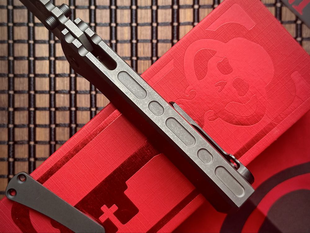 Нож Chaves Redencion 229 Integral Tanto Titanium Grey PVD M390