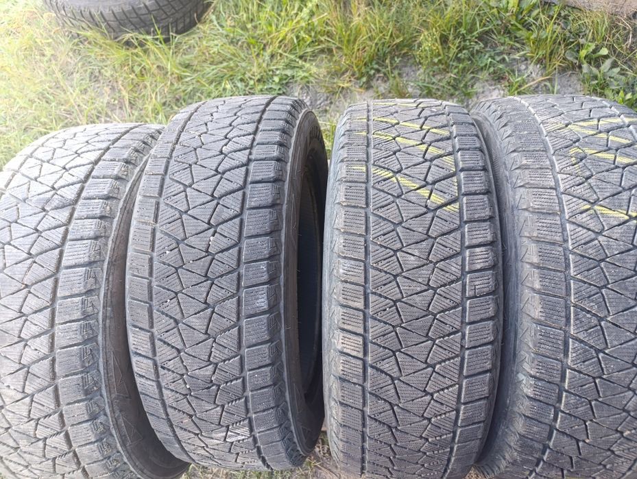 Зимние шины 225/60 R17 Bridgestone Blizzak DM-V2 Triangle PL01