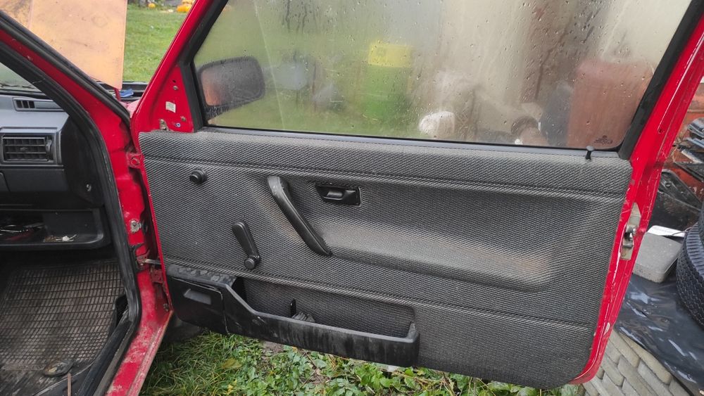 Продам двигун гольф 2.  1.3 бензин. КПП 4.стубка. Е багато запчастин.