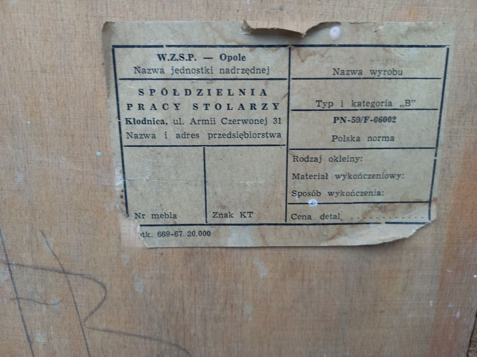 Toaletka stara w trakcie renowacji.