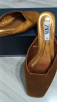 Złoto- miodowe klapki #Zara.