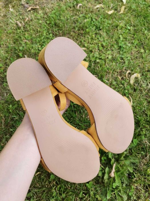 Żółte buty Jenny Fairy 36 sandałki CCC na słupku sandały na obcasie