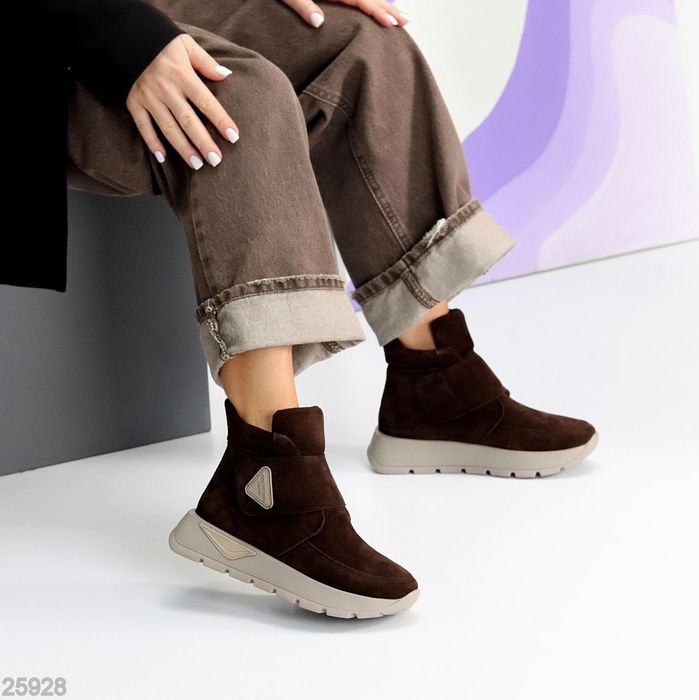 Жіночі шкіряні зимові спортивні черевики в кольорах