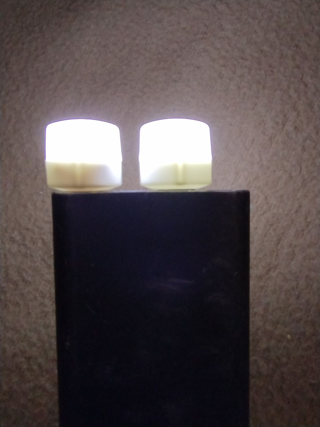 Лампочка     USB .