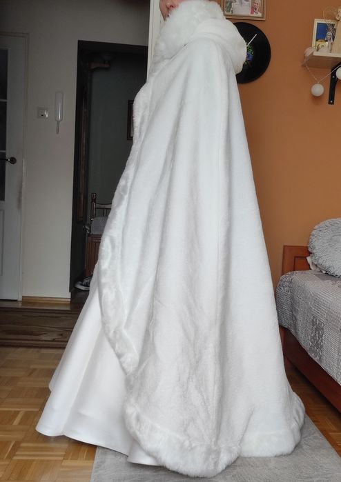 Peleryna ślubna ocieplana