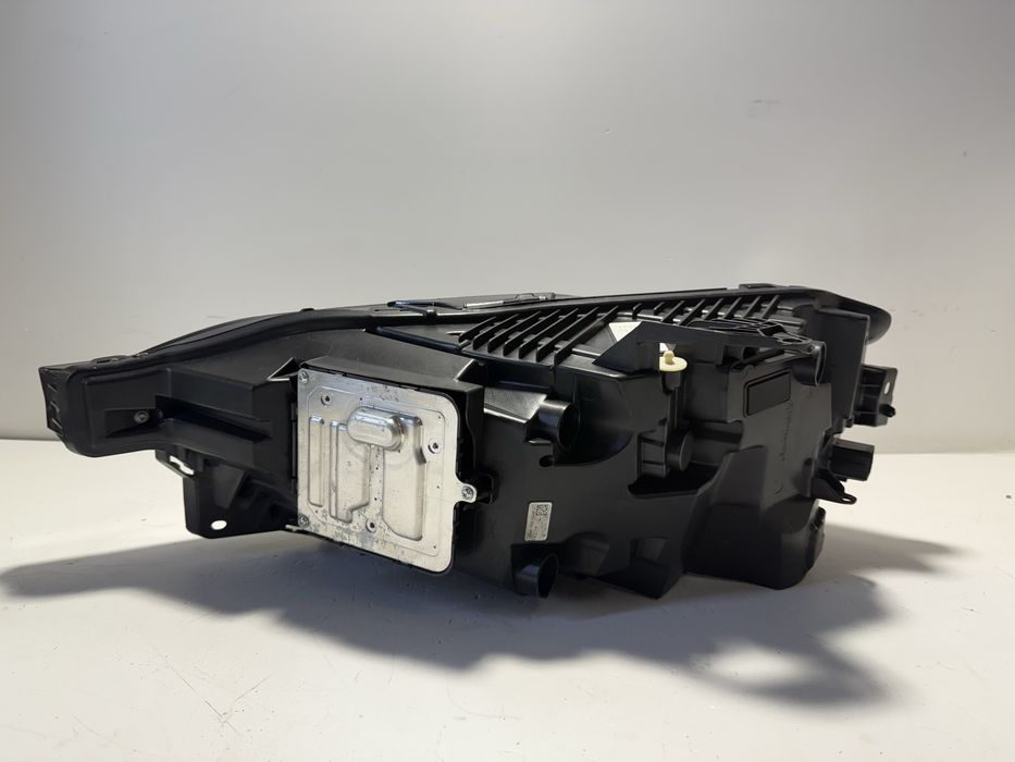 Volvo XC60 2 II lampa przednia prawa reflektor Full led lift