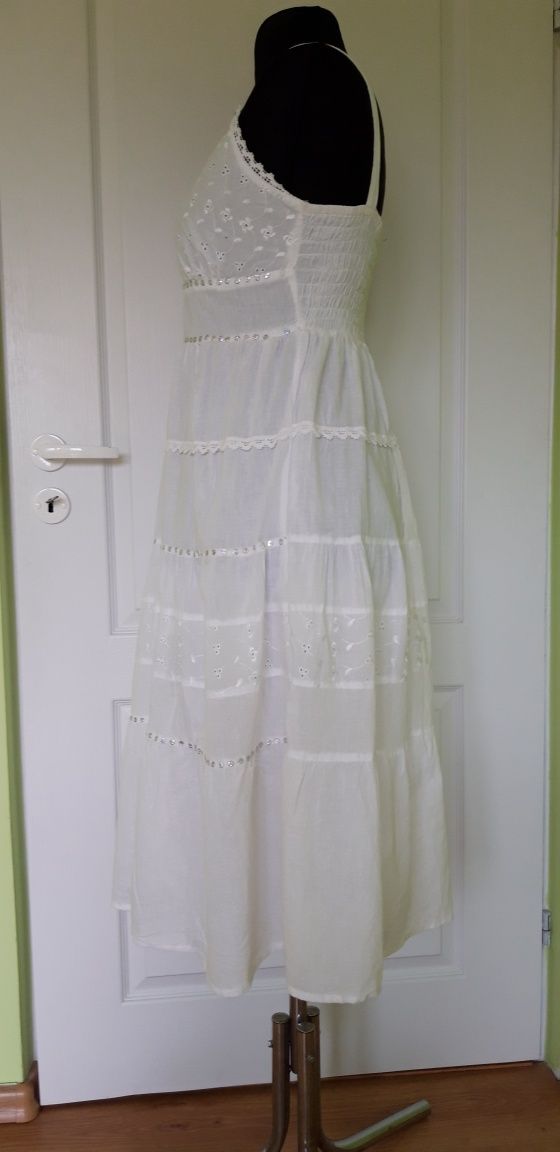 Śliczna biała sukienka S/M