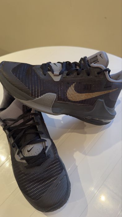 Sapatilhas Nike, tamanho 41, ideal para basquetebol!