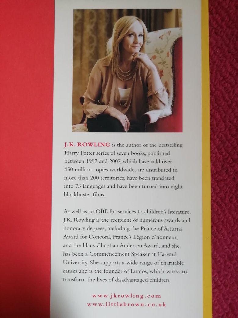 Livro em inglês - THE CASUAL VACANCY