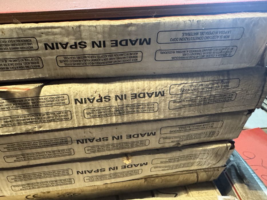 Плитка керамическая Италия новая 12 квадратов квадратной 10м