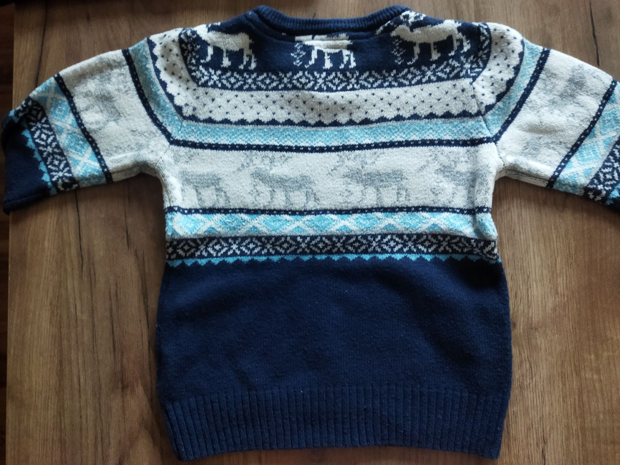 Sweterek H&M z motywem świątecznym 110/116