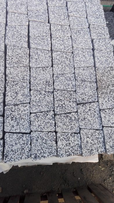 Kostka granit płukany biały