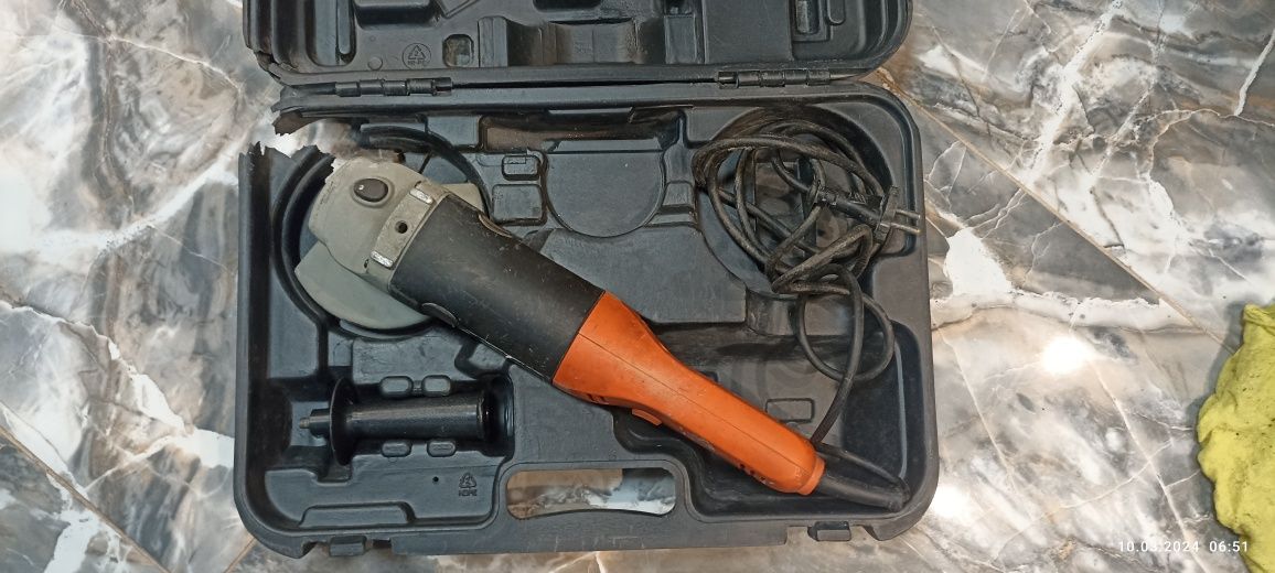 Болгарка , электрическая, black and decker