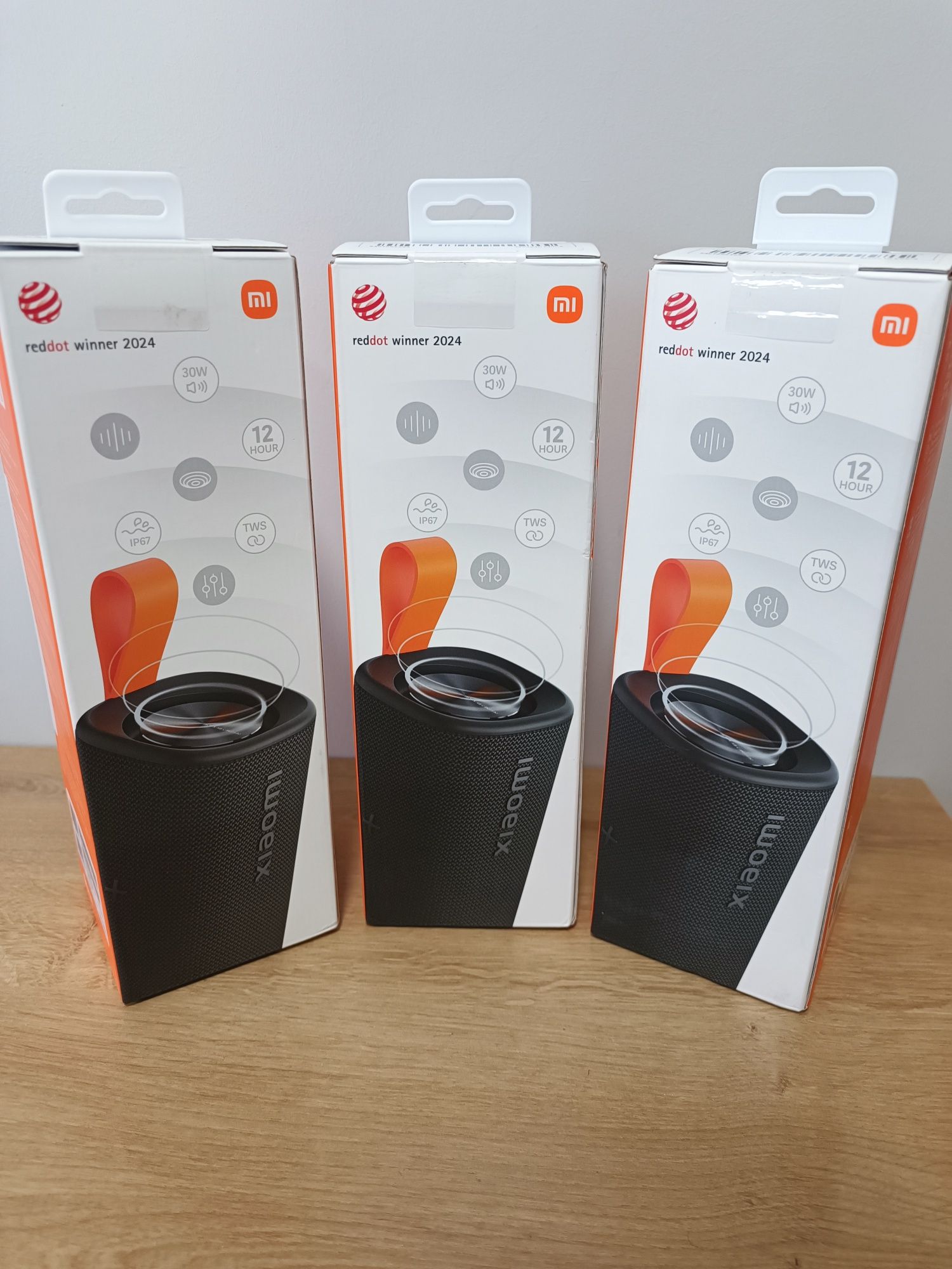 Нова колонка Xiaomi Sound Outdoor 30 Ватт запаковані є усі кольори