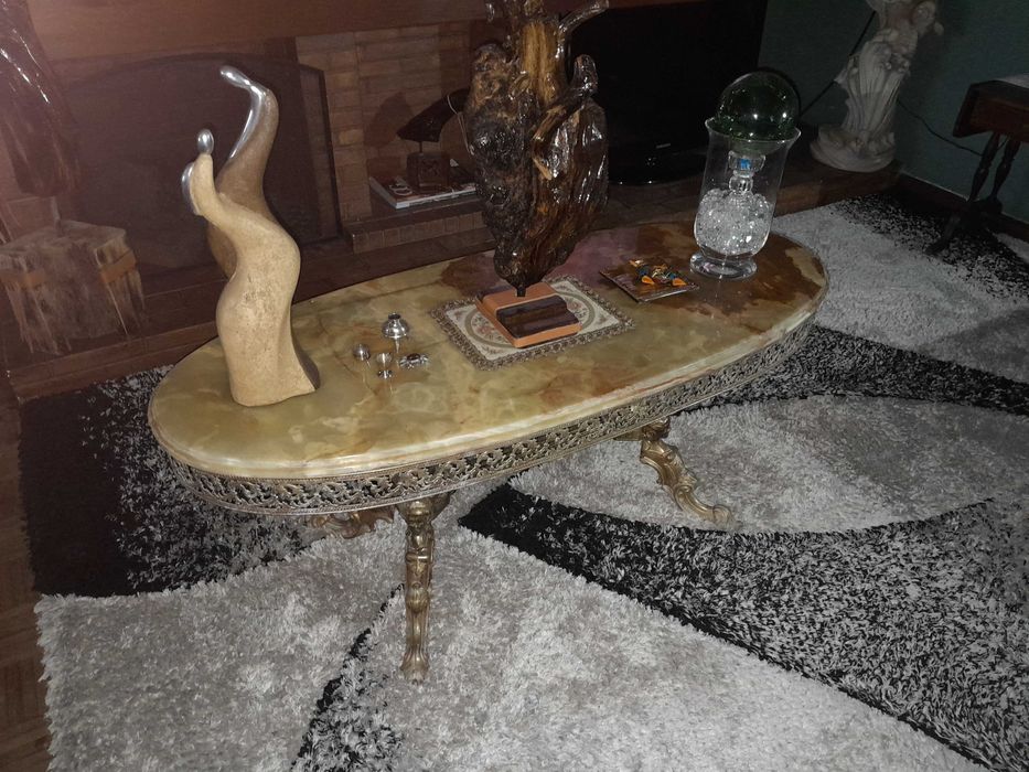 Vendo mesa de centro em ferro e pedra marmore.