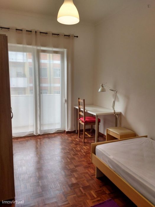 408454 - Quarto com cama de solteiro, com...