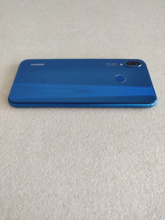 Телефон HUAWEI P20 lite