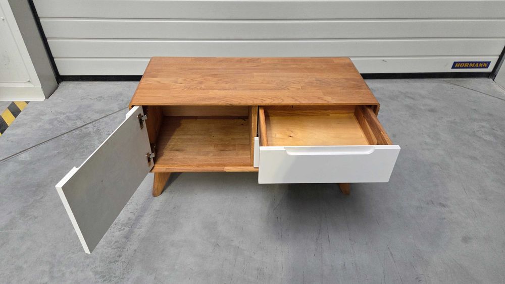 Komoda z drewna litego marki TheBEDS.