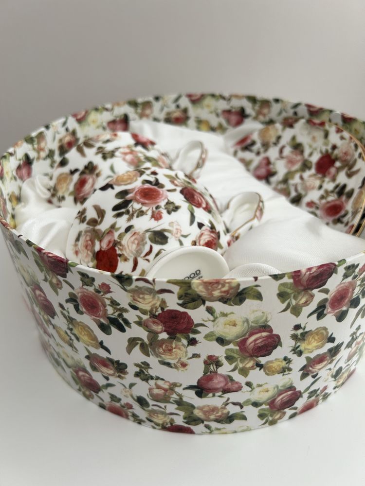 Porcelana. Marka HEYWOOD. Filiżanki z talerzykami.