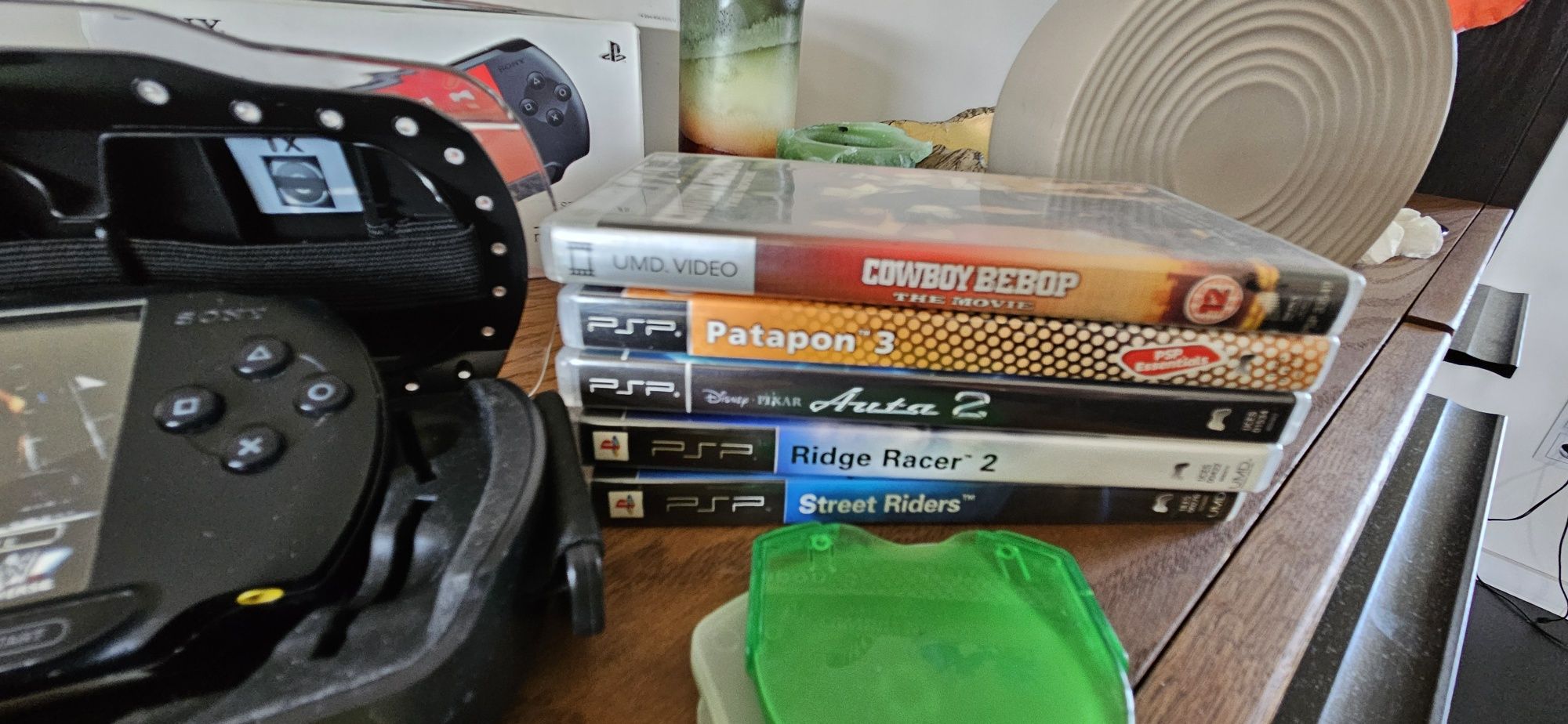 Psp street komplet z papierami i grami i filmem w bardzo ładnym stanie
