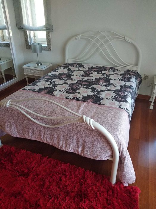 Cama de casal em ferro