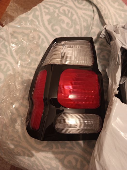 Faróis Mitsubishi Sportwagon brancos