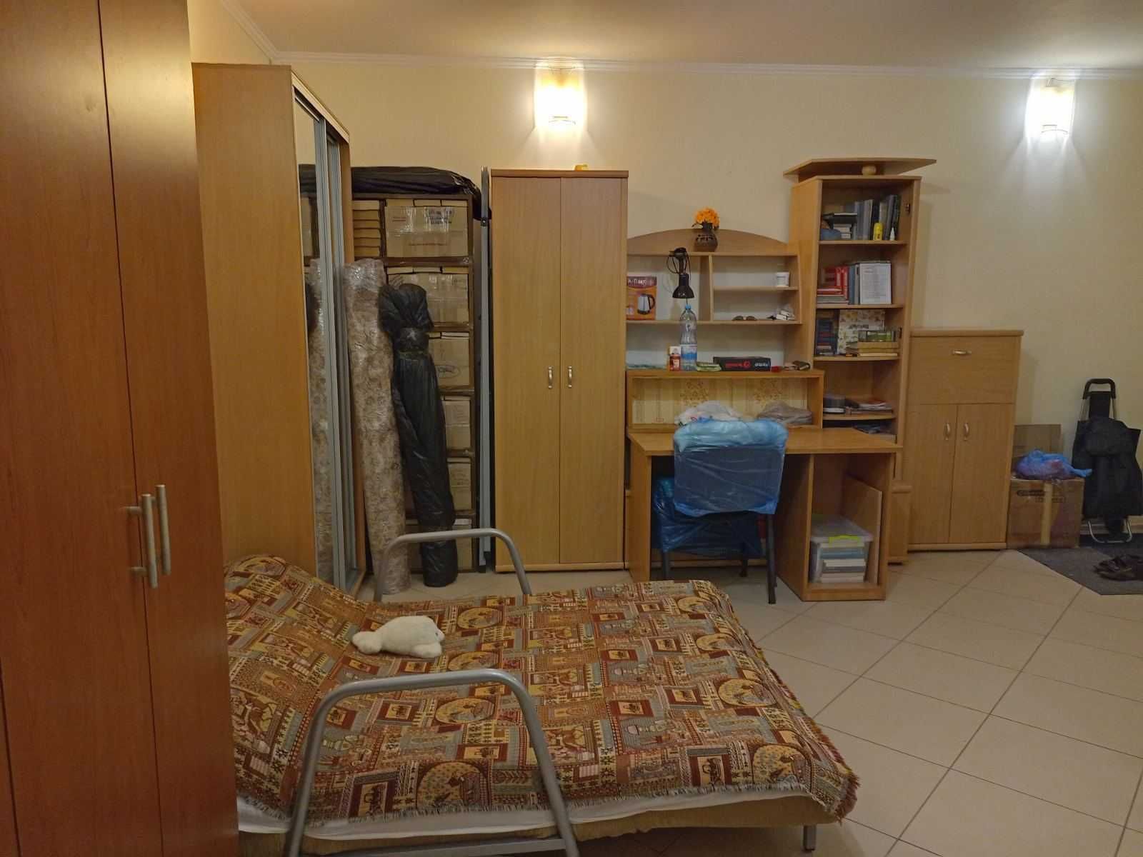 Продам квартиру на КПІ, 1й поверх, метро - 3мин.пішки