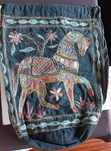 carteira/mochila preta de pano bordada