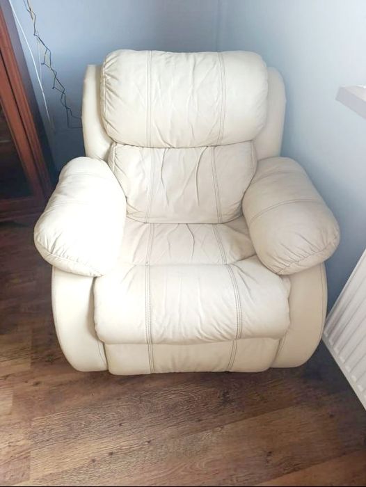 Шкіряний розкладний диван