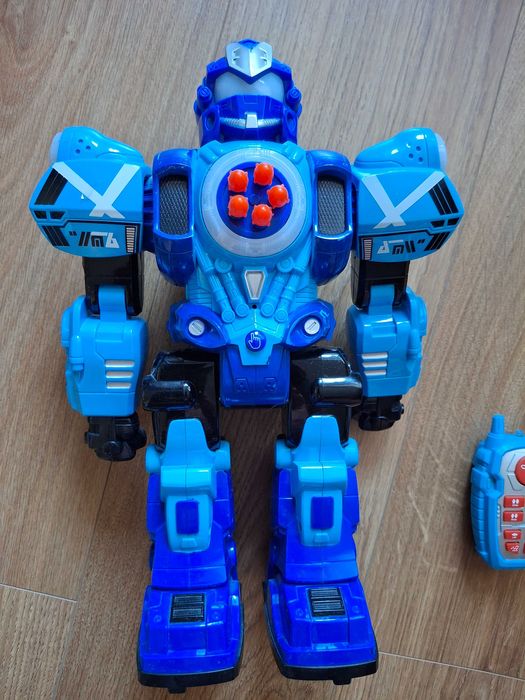 Робот стреляет танцует ходит звук свет