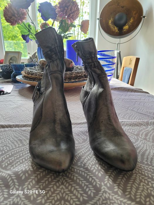 Sprzedam nowe buty damskie firmy VAN Dal skorzane srebrno czarne