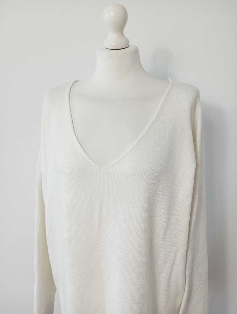 157. biały sweter oversize