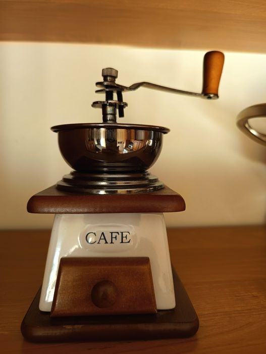 Ręczny młynek do kawy