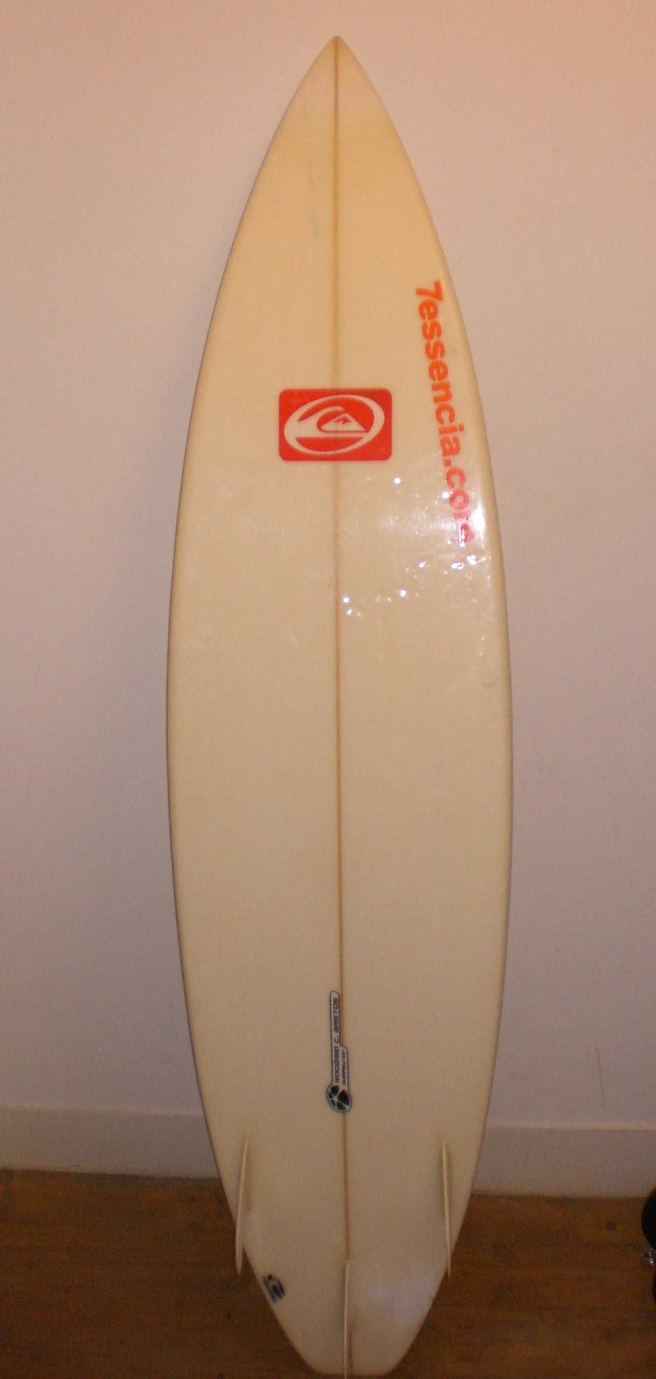 Vendo Prancha de Surf - Quicksilver 6'3 + Capa FCS