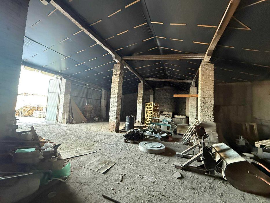 Оренда складу складського приміщення СТО біля Львова Київська траса