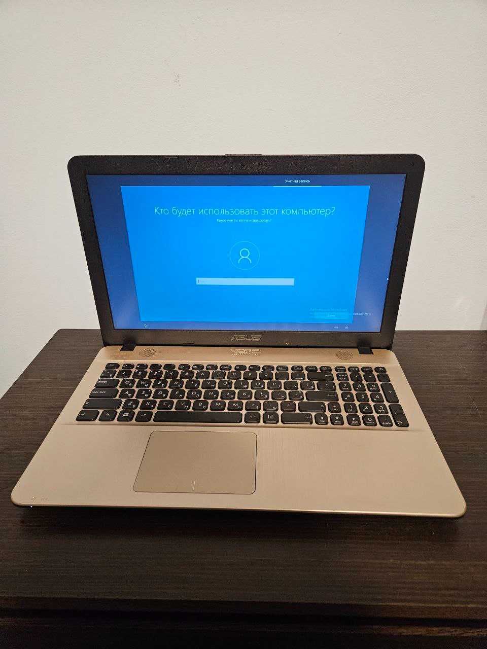 Czarny laptop Asus X541S