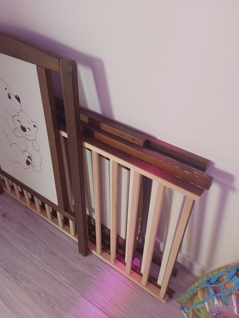 Łóżeczko dziecięce drewniane