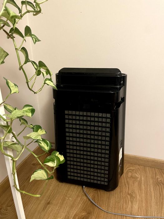 Oczyszczacz powietrza Sharp KC-D40EUB – stan idealny!