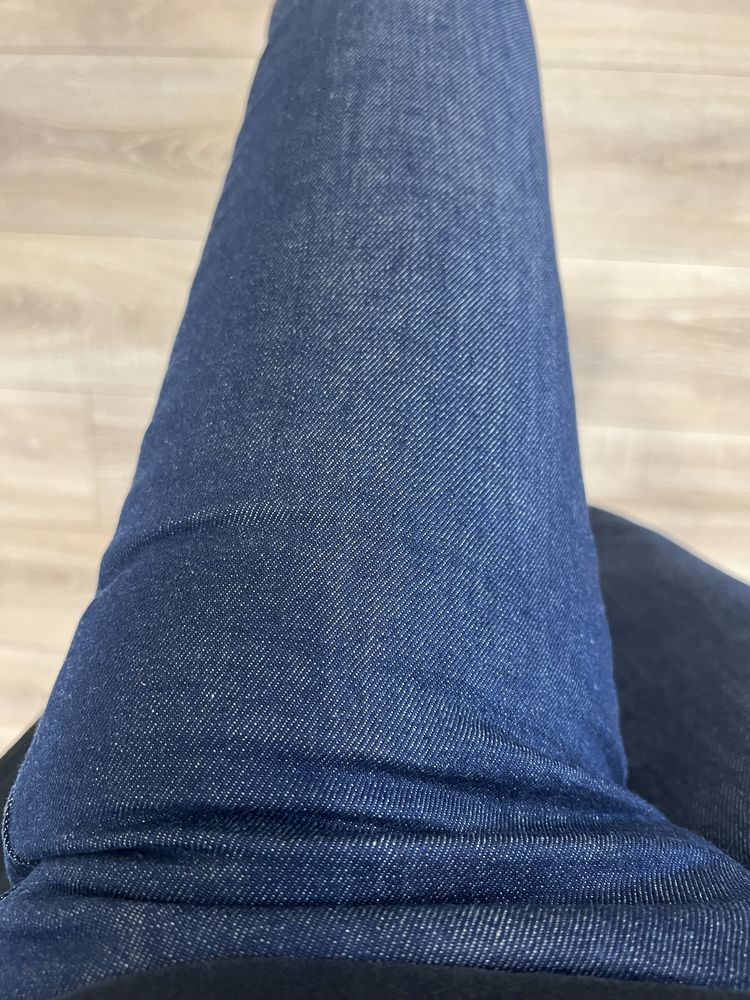 Продам джинсы Levis новые