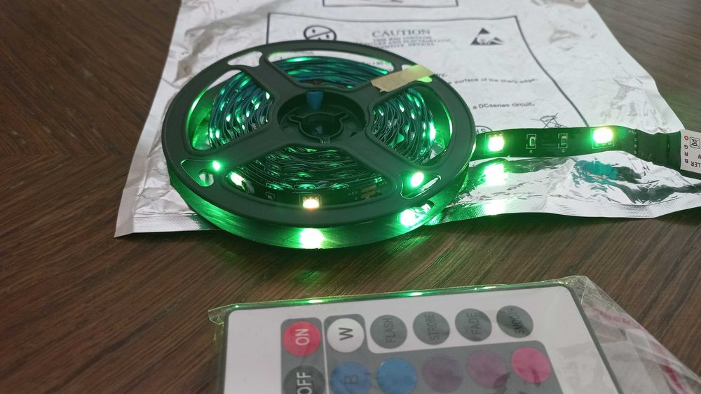 LED  лента, самоклеющаяся, разноцветная, USB разъем.