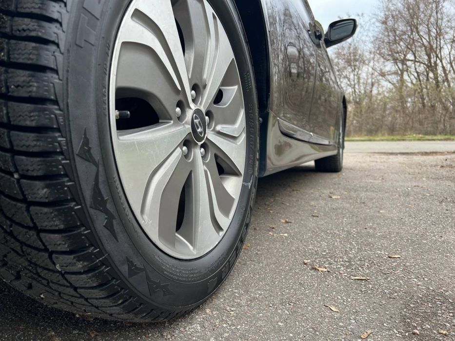 Hyundai Sonata Hybrid 2.4 • 2013 рік • Максимальна комплектація