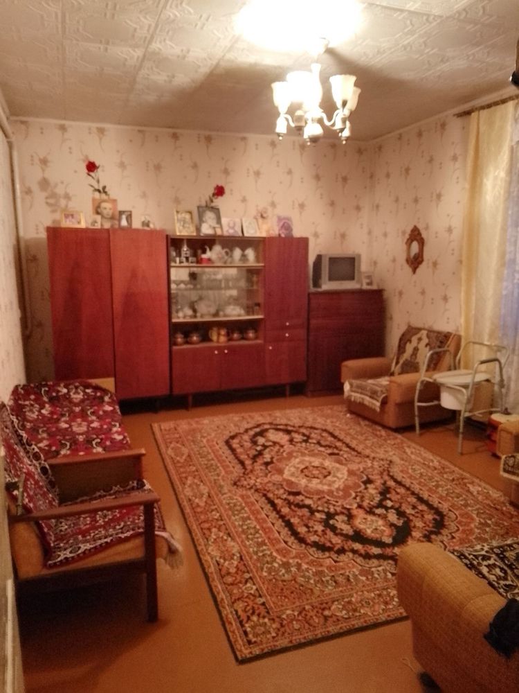 Продаю 2-х поверховий дім у м. Дунаівці Хмельницькоі області