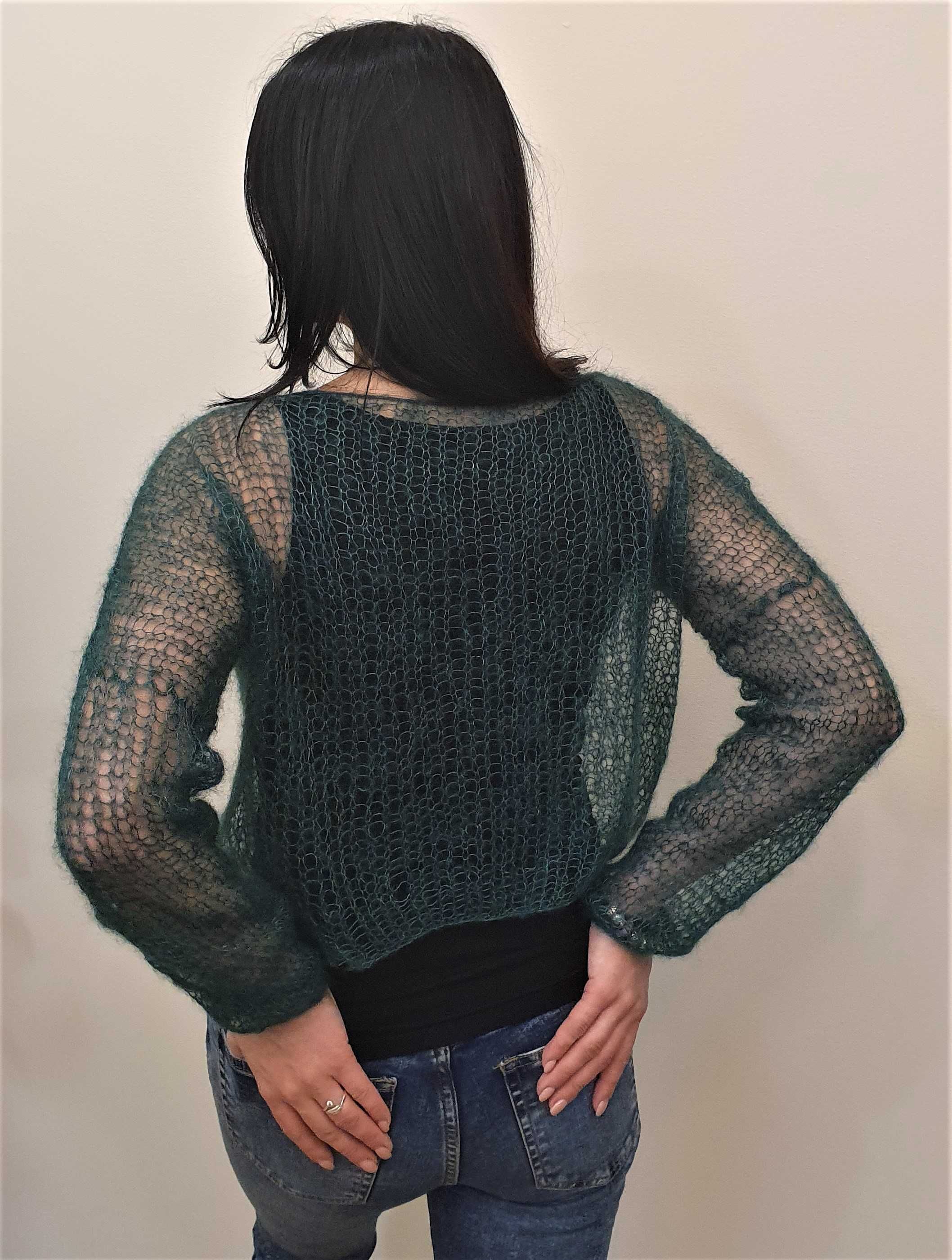 Verde camisola feita a mao. Green Oversized Cropped Pullover