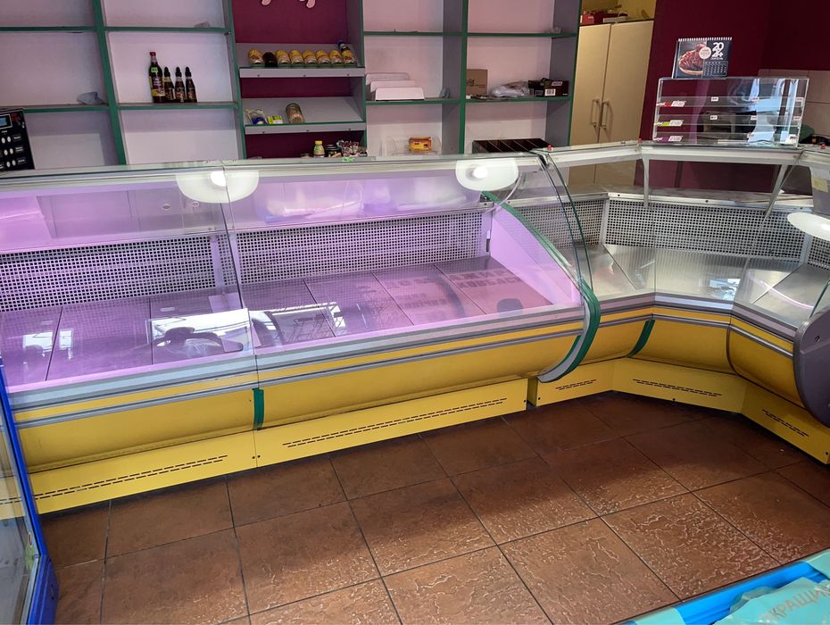 Вітрина кутова Технохолод